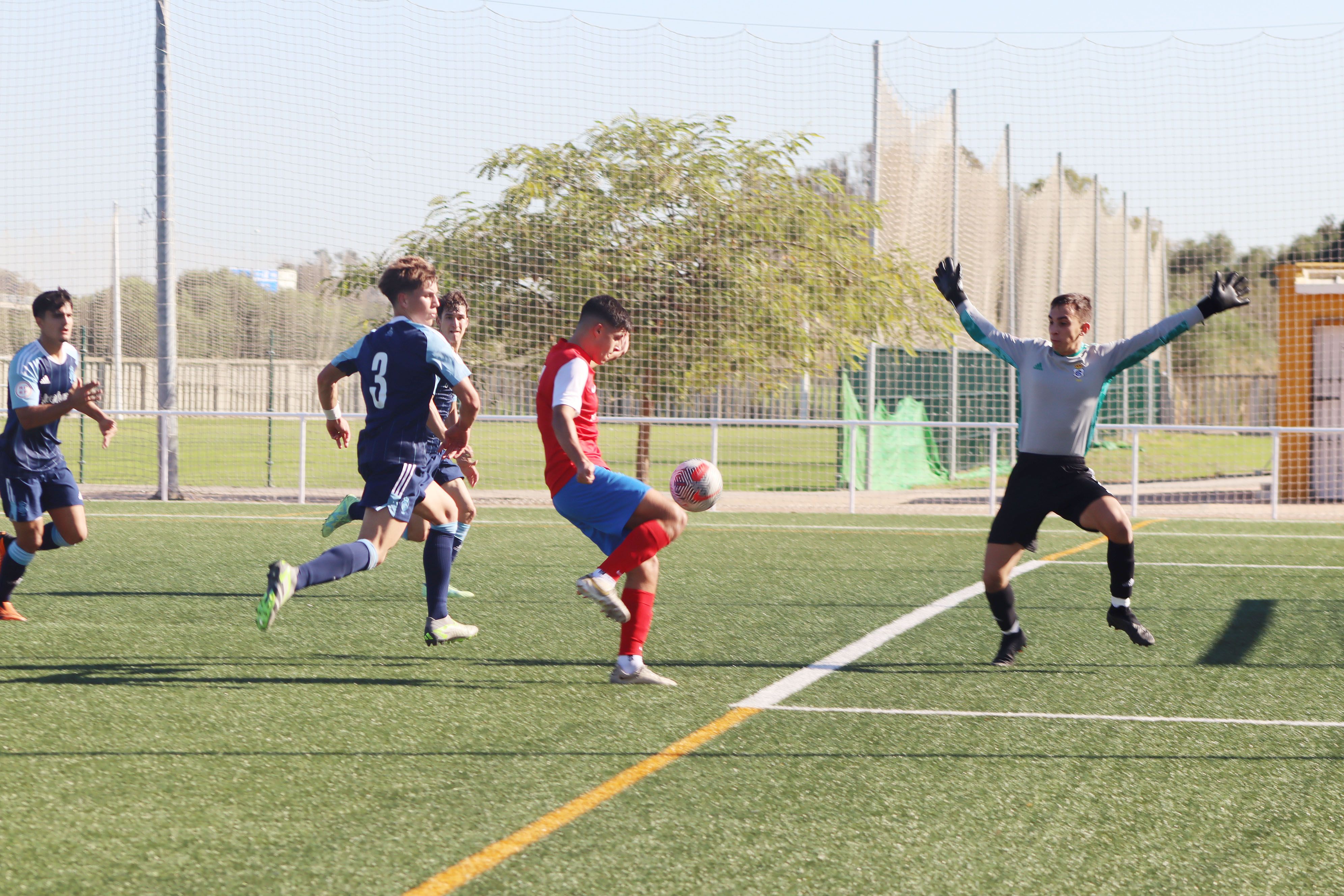 Una de las claras ocasiones del juvenil del Algeciras CF ante el Recreativo de Huelva/Foto: Axel S.C.