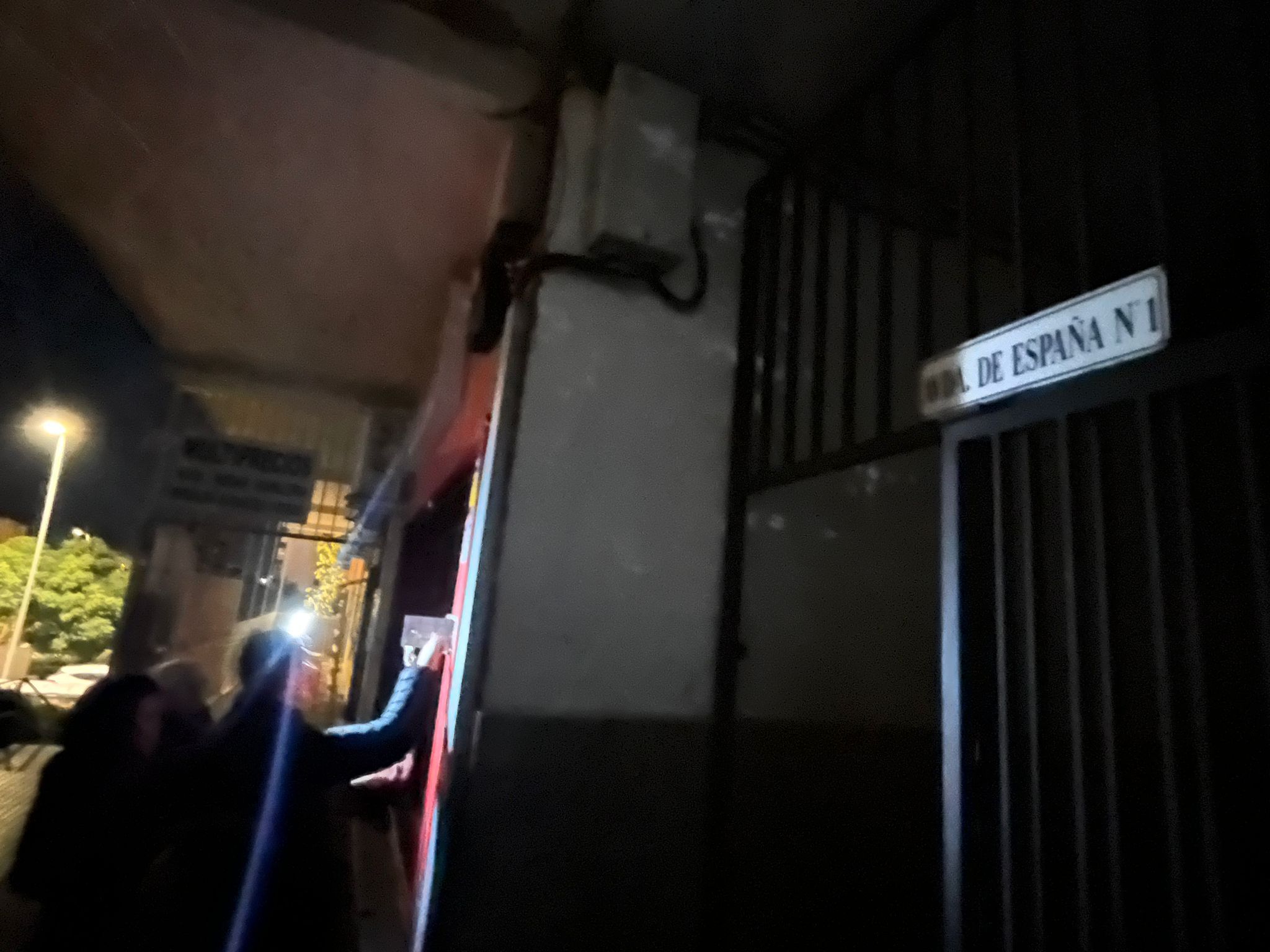 Vecinos del bloque 1 de la Avenida España, en San José Artesano. 
