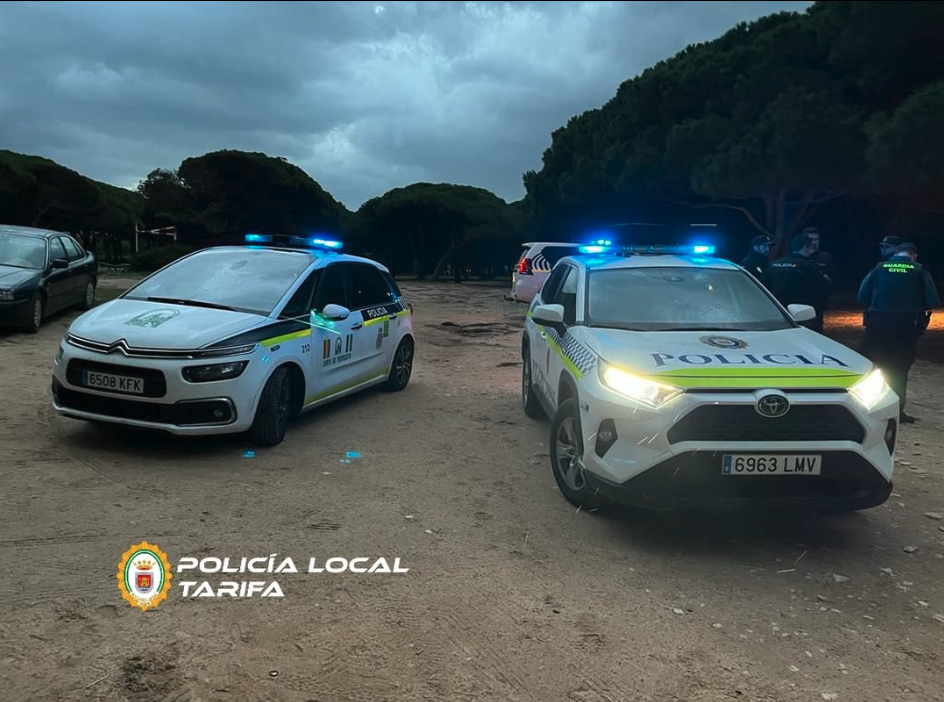 Desmantelan en Tarifa una acampada ilegal con 200 personas y un detenido