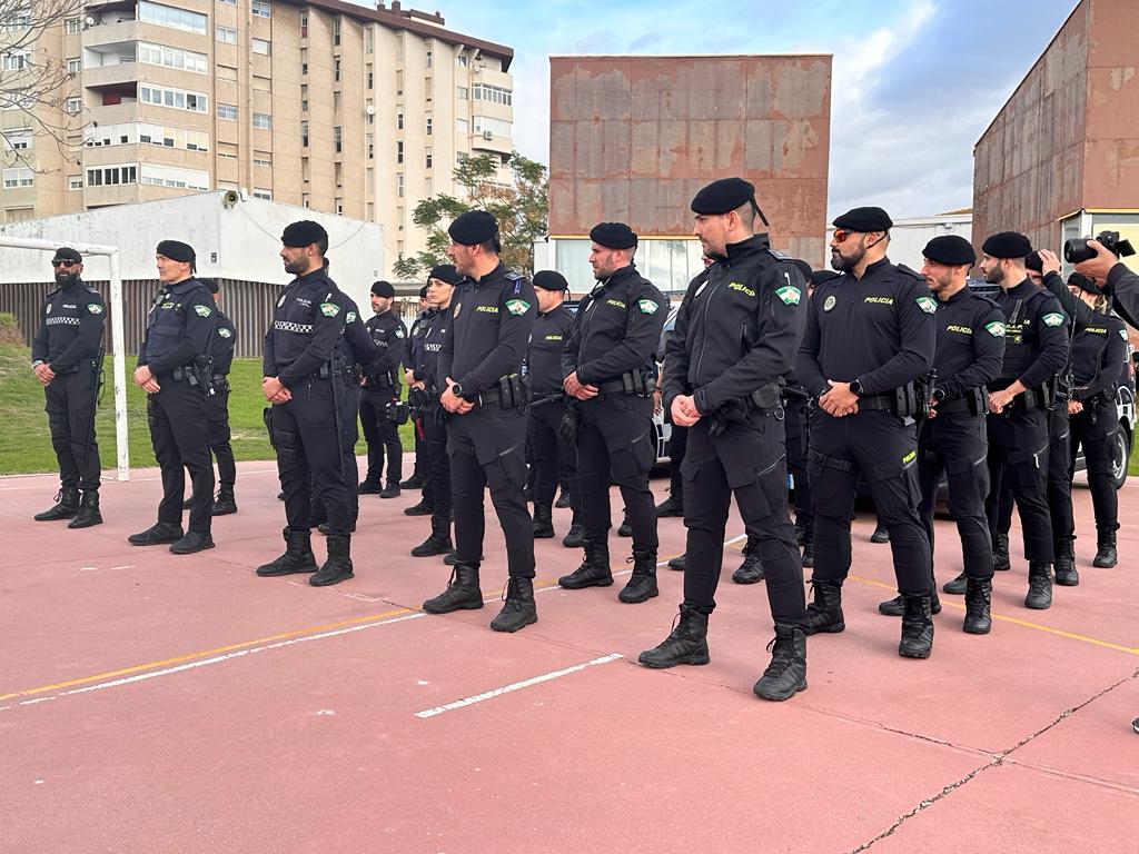 Policía Local de Los Barrios enseña técnicas en La Línea para intervenir en grandes eventos.