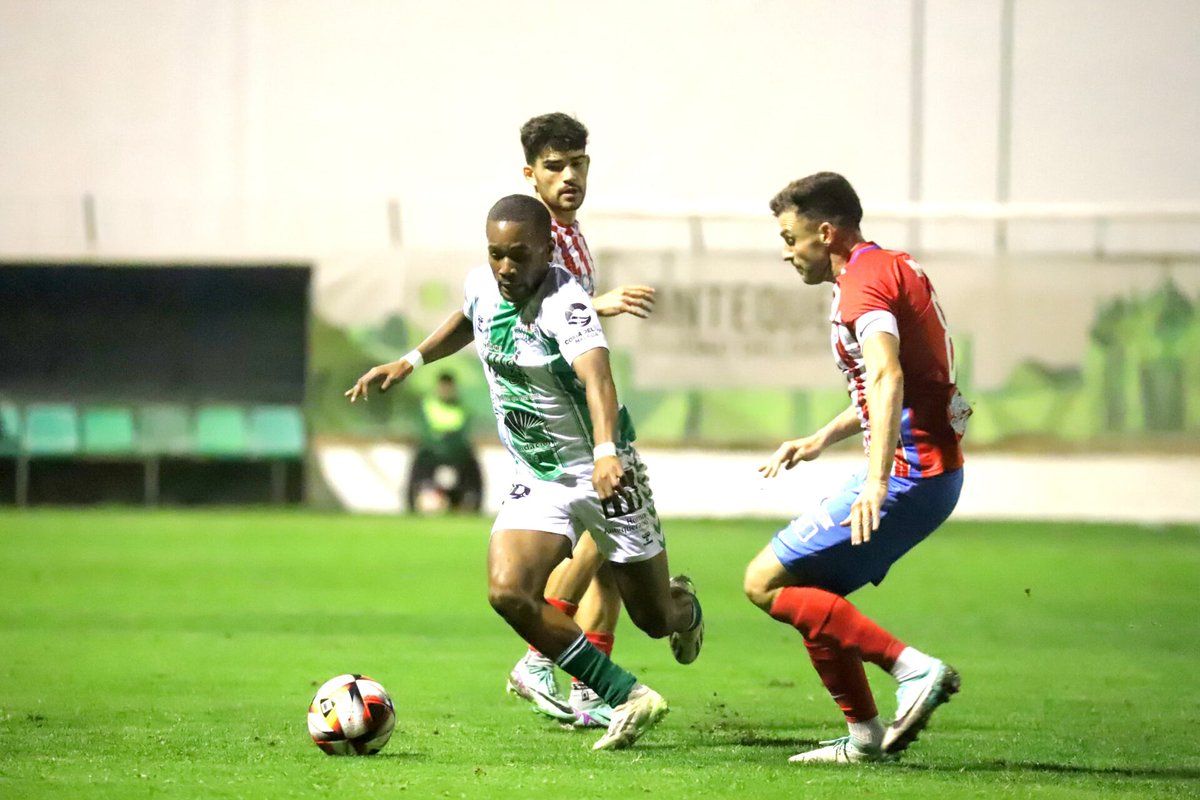 (0-1) El Algeciras conquista Antequera y reconquistar los playoff a base de resistir. Foto: Algeciras Club de Fútbol.