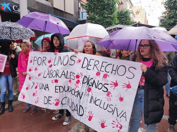 La Línea demanda a la Junta que atienda las reivindicaciones del personal técnico de integración social