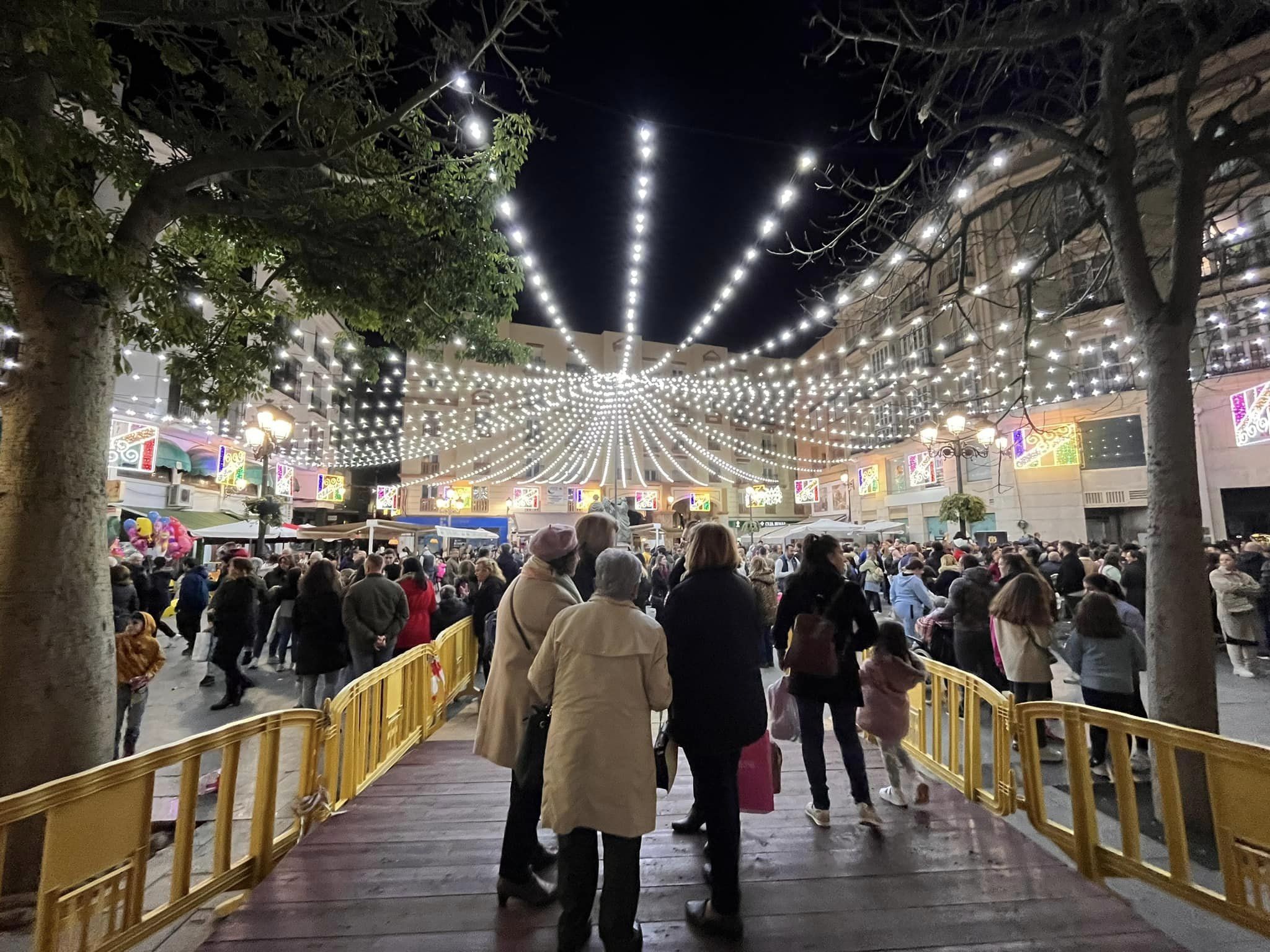 Franco responde a las críticas por el alumbrado de Navidad: "Es el que podemos permitirnos".