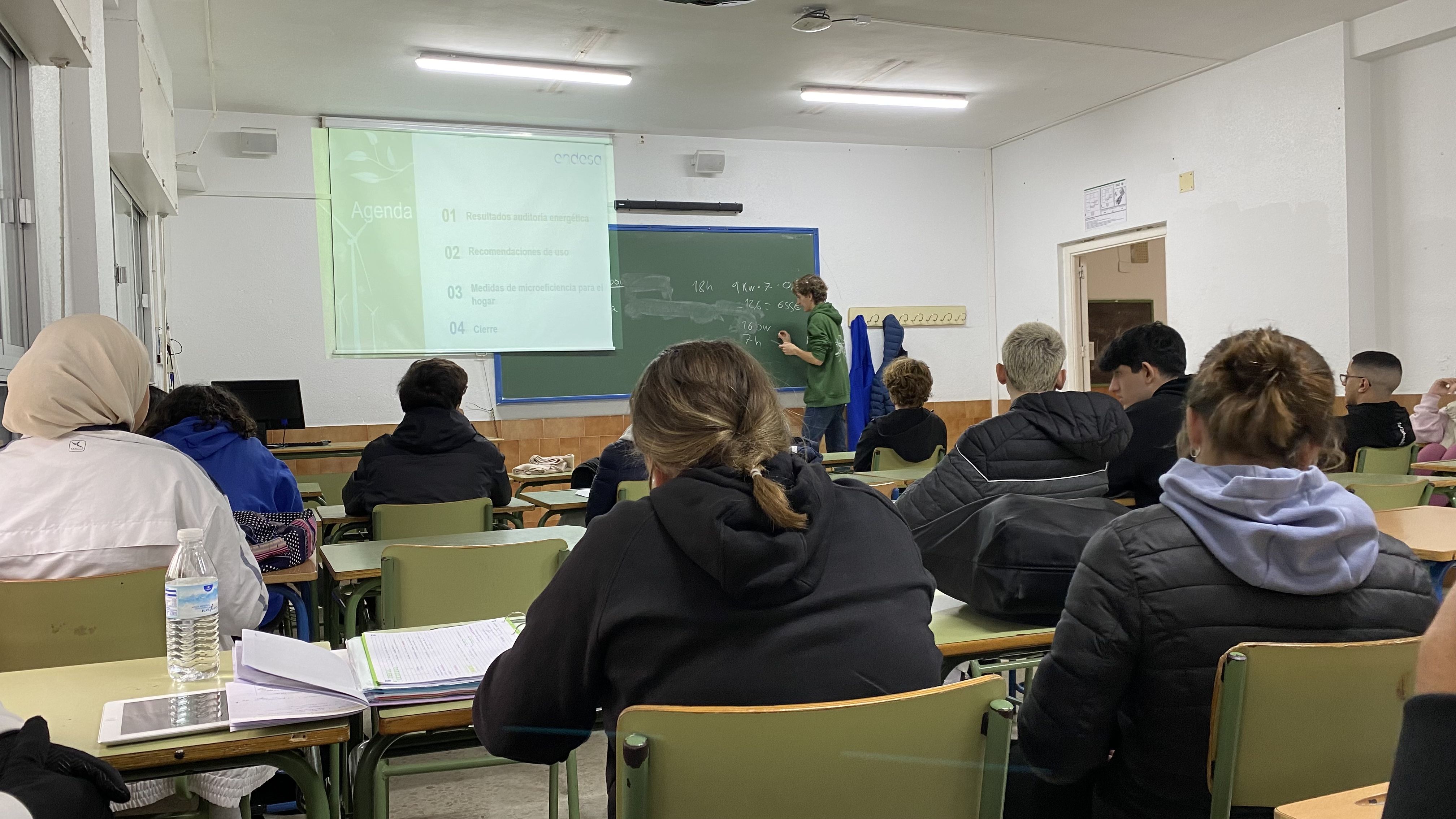 130 estudiantes de San Roque se forman gracias a Endesa en auditoría energética en el IES José Cadalso.
