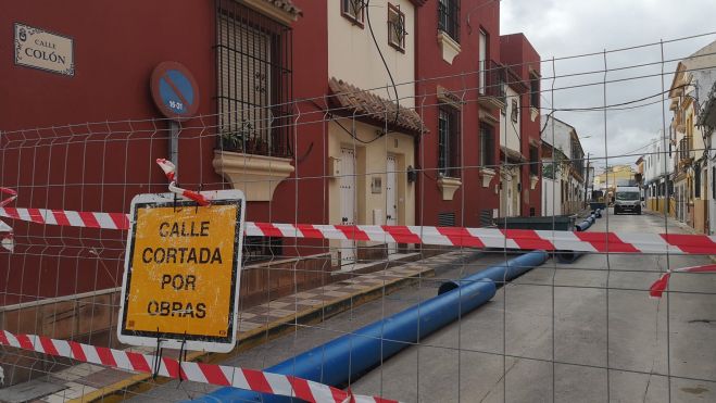 Obras de saneamiento en la calle Colón. Foto: Sandra Domínguez. Obras de saneamiento en la calle Colón. Foto: Sandra Domínguez.