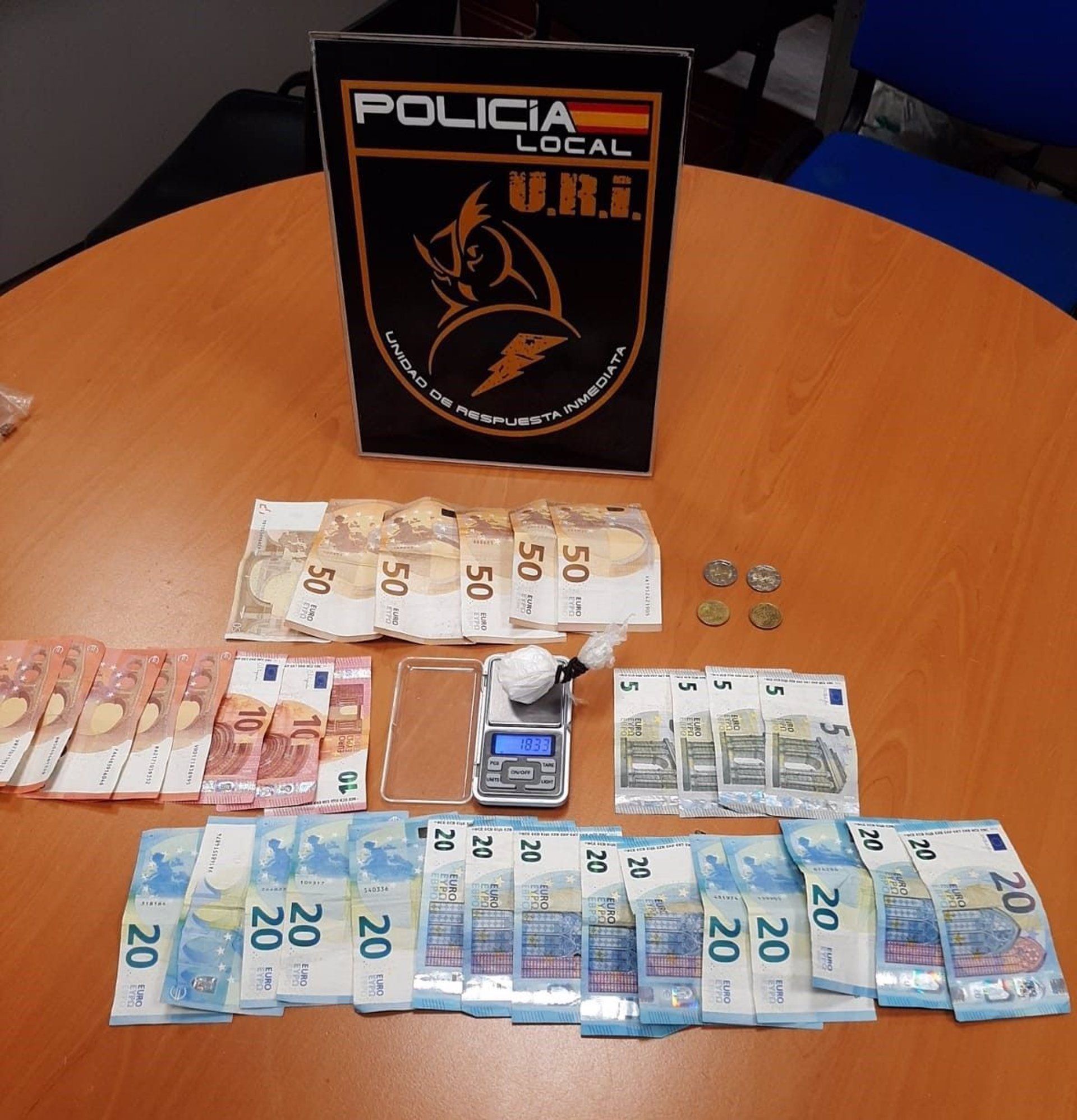 Detenidos dos hombres en La Línea por posesión de droga destinada a la venta al por menor Detenidos dos hombres en La Línea por posesión de droga destinada a la venta al por menor
