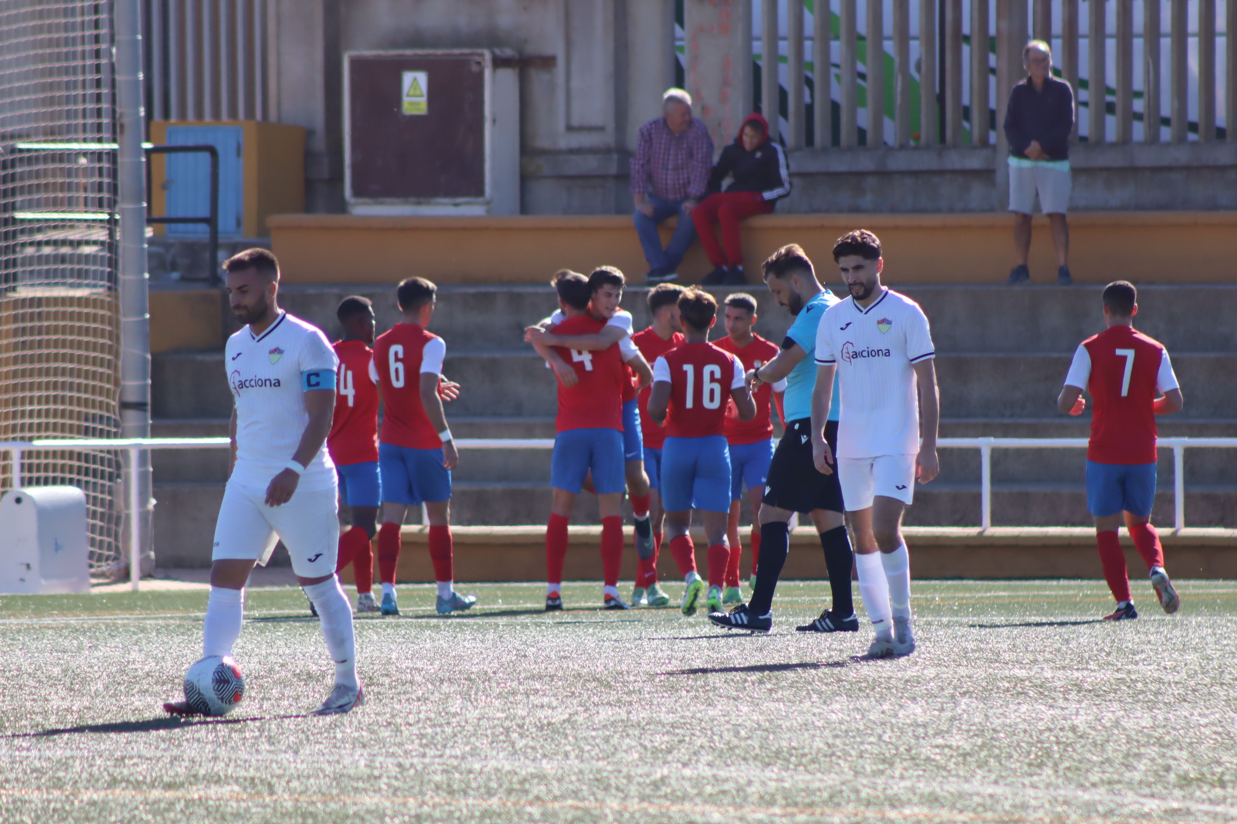 Los jugadores del Algeciras CF B festejan el primer gol al CD Guadiaro/Foto: Axel S.C.