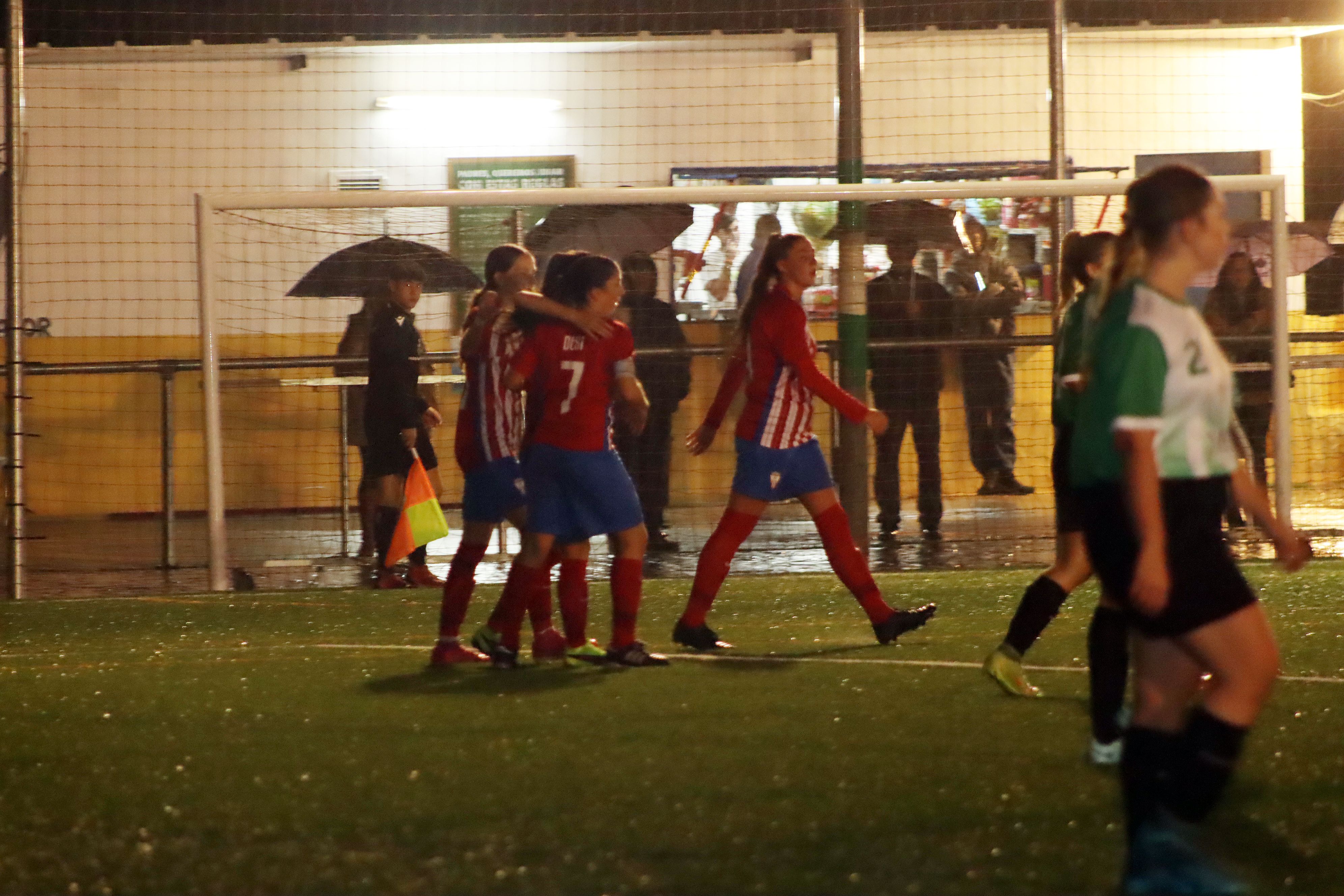 Las jugadoras del Algeciras CF festejan uno de los goles al Pastora