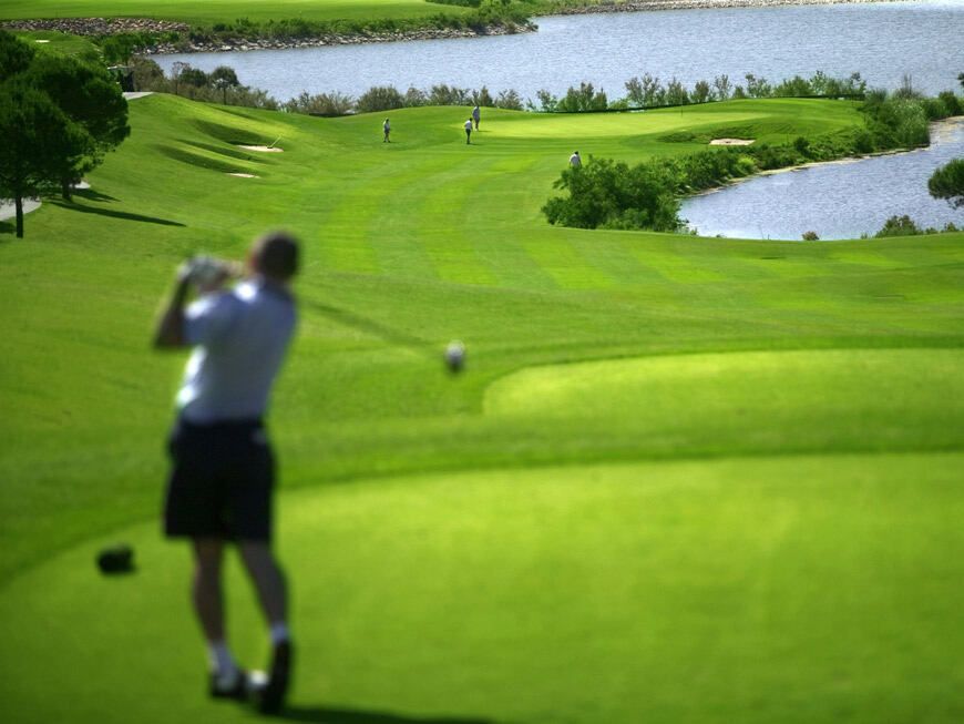 jugar-al-golf-sancti-petri