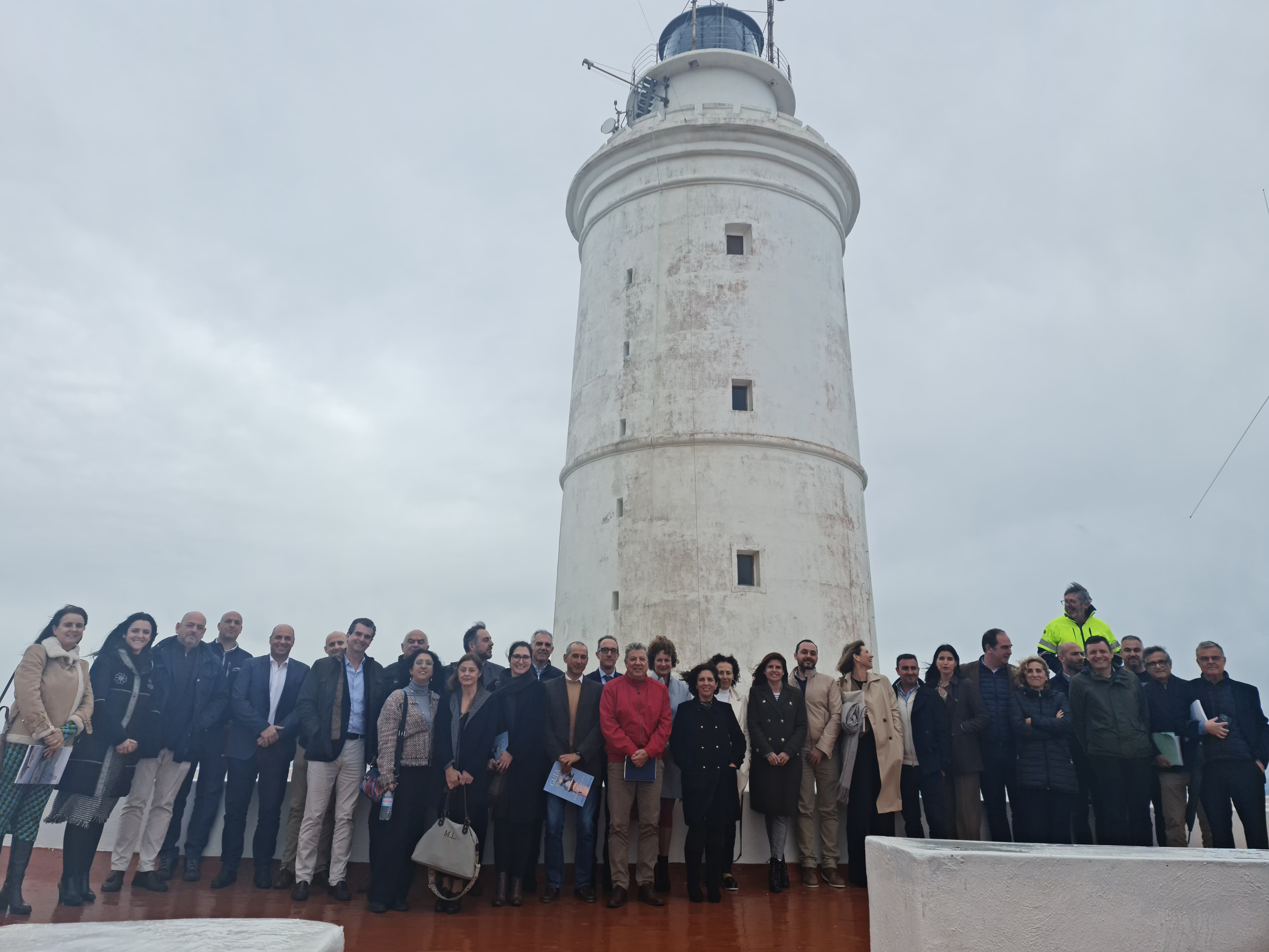 Más de 20 empresas portuarias comparten experiencias sobre sostenibilidad en la Isla de Tarifa.