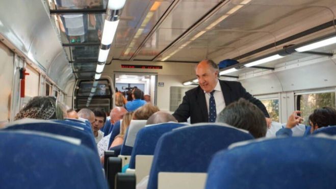 Landaluce, en el tren de Algeciras-Madrid. 