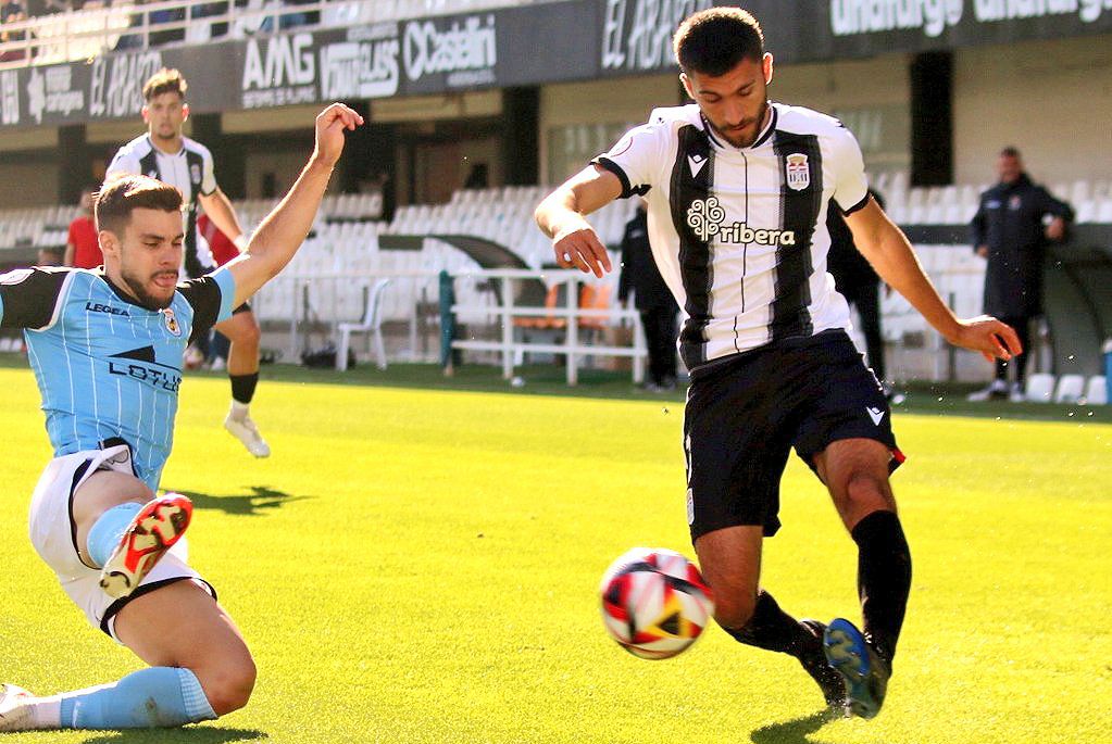 Patinazo de la RB Linense ante el colista, el FC Cartagena B (2-1)