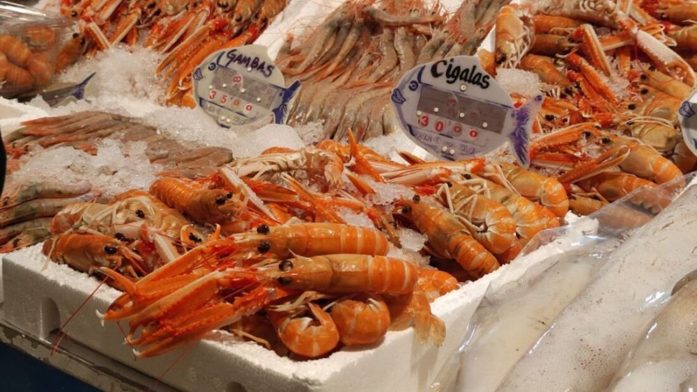 Un puesto de mariscos en el mercado Ingeniero Torroja, en archivo.