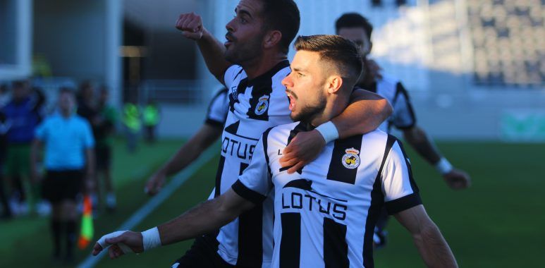 Víctor Olmo, de la RB Linense, dice adiós a la temporada por una grave lesión/Foto: @rbl1912