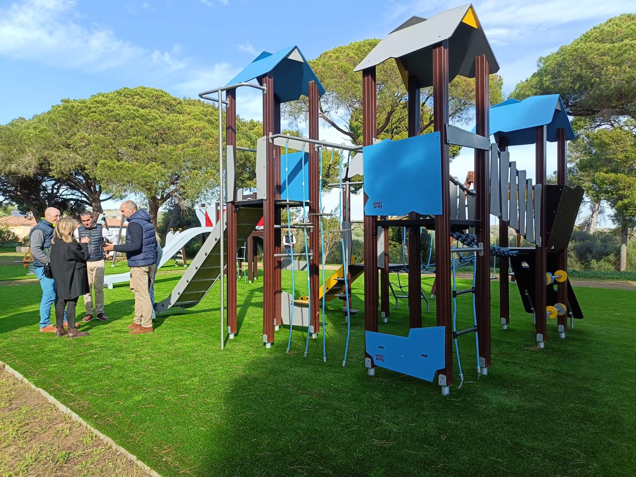 Inaugurado el nuevo parque infantil del Pinar de la Casilla en La Dehesa y Vega del Golf.