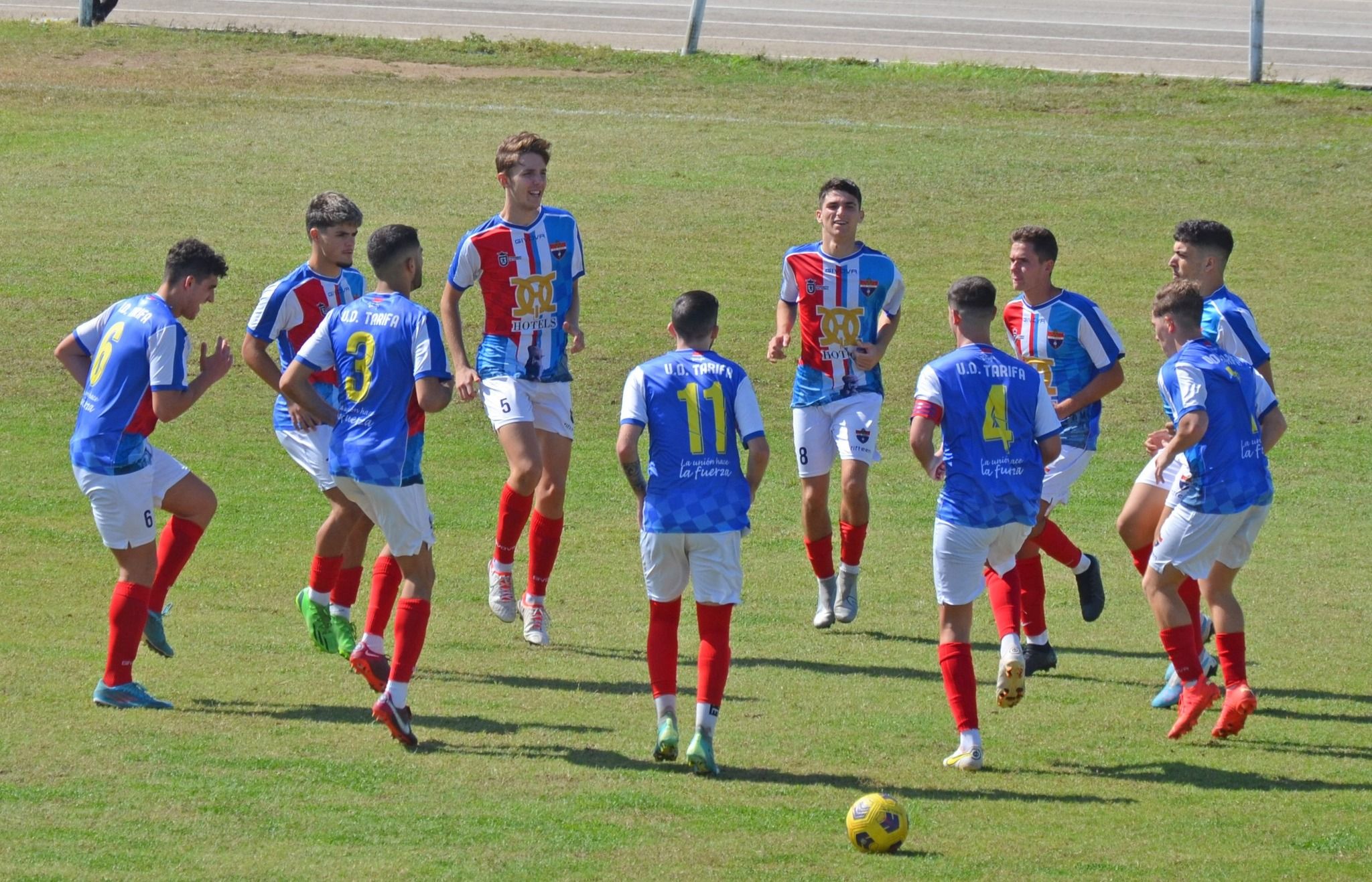 La UD Tarifa, con juveniles y un cadete, pierde (3-0) ante el segundo, el Barbate CF