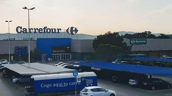 Carrefour de Palmones. Imagen de archivo. Carrefour de Palmones. Imagen de archivo.