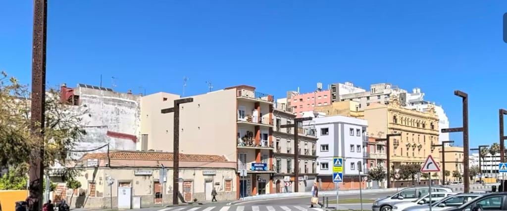 Paseo del río de La Miel.