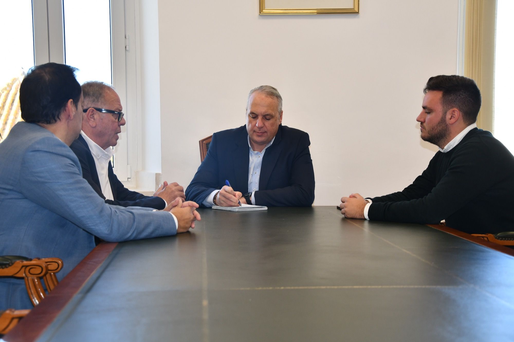 Ruiz Boix sugiere que Cernaval forme a jóvenes sanroqueños en oficios industriales desde Crinavis.
