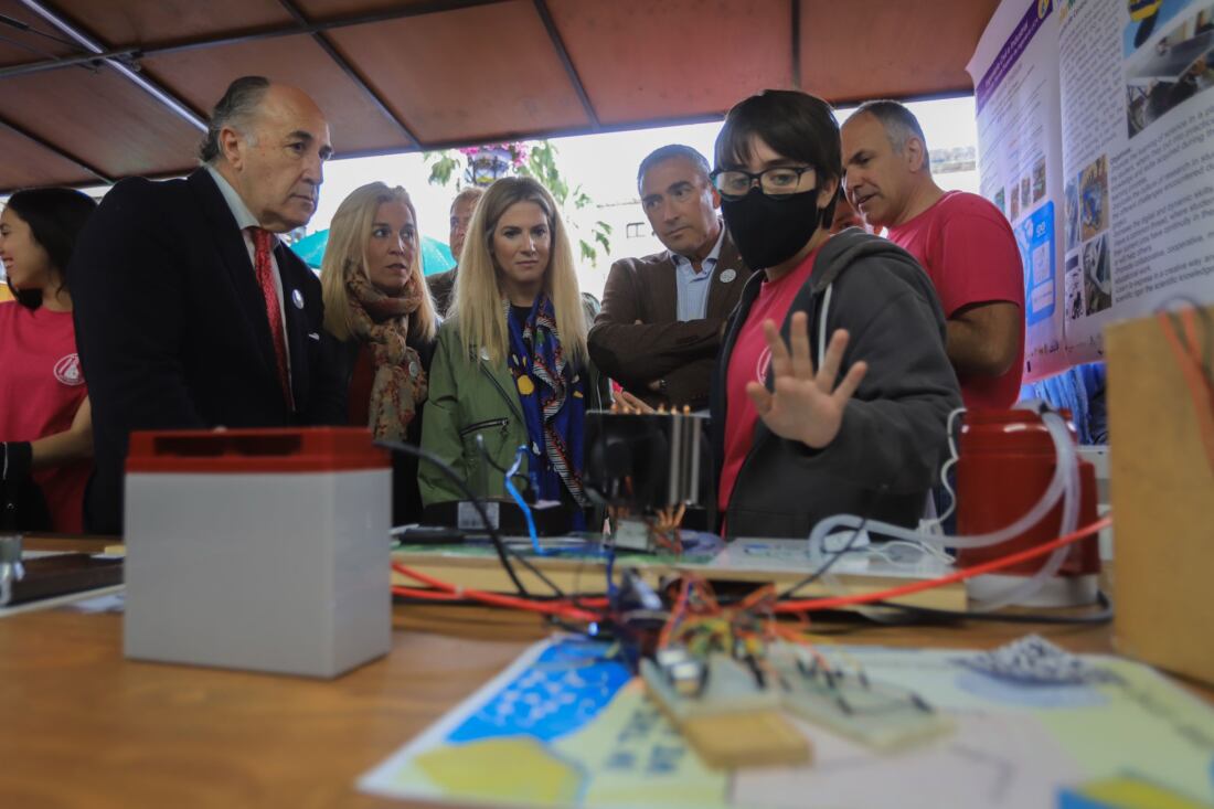 Diverciencia Algeciras. Un stand de Diverciencia, en la Plaza Alta.