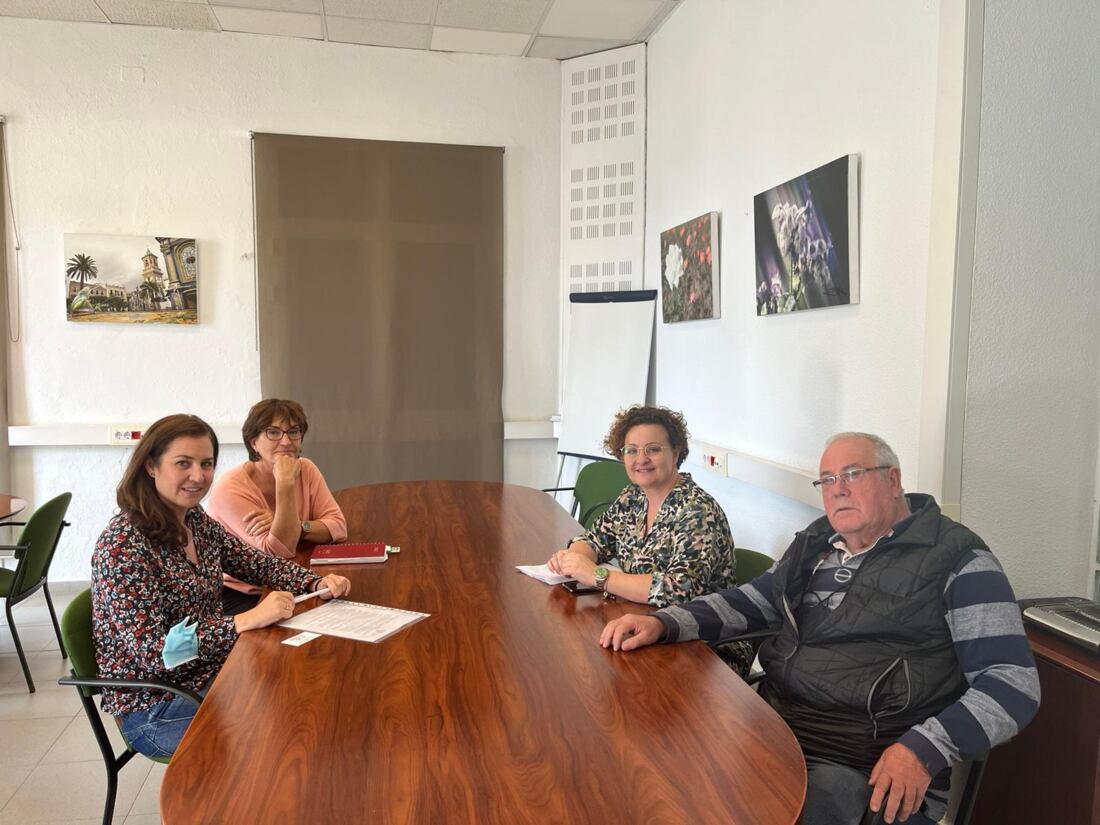 La asociación Apoyo Mutuo se presenta ante el Ayuntamiento de Algeciras.