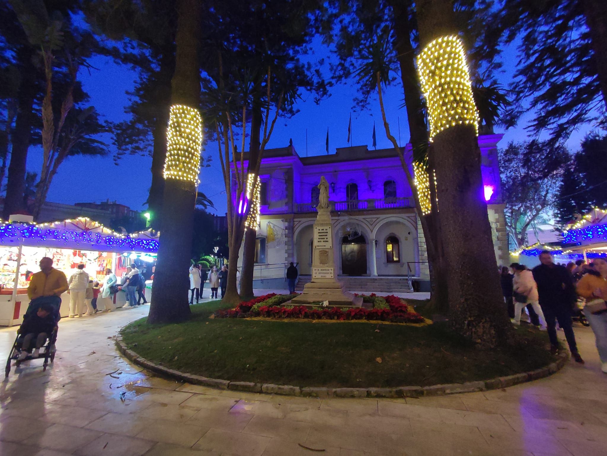 Poblado navideño. La Línea. Imagen de archivo. 