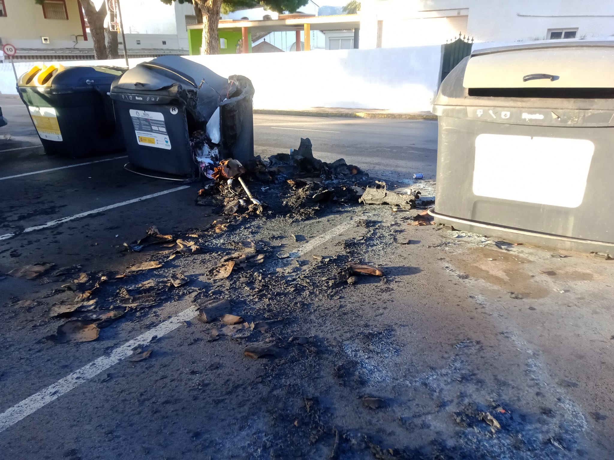 Quema de contenedores en Los Barrios.