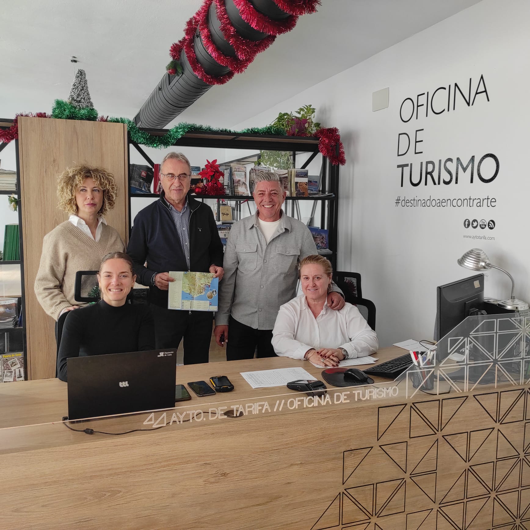 Tarifa renueva su oficina de Turismo.