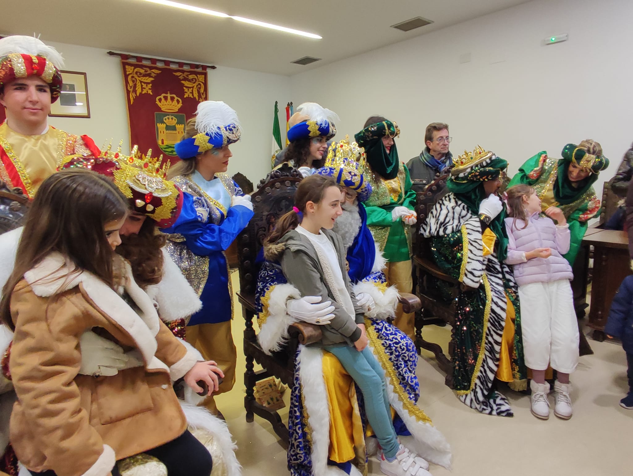 Los Reyes Magos ya están en La Línea...y con un divertido regalo para Juan Franco.