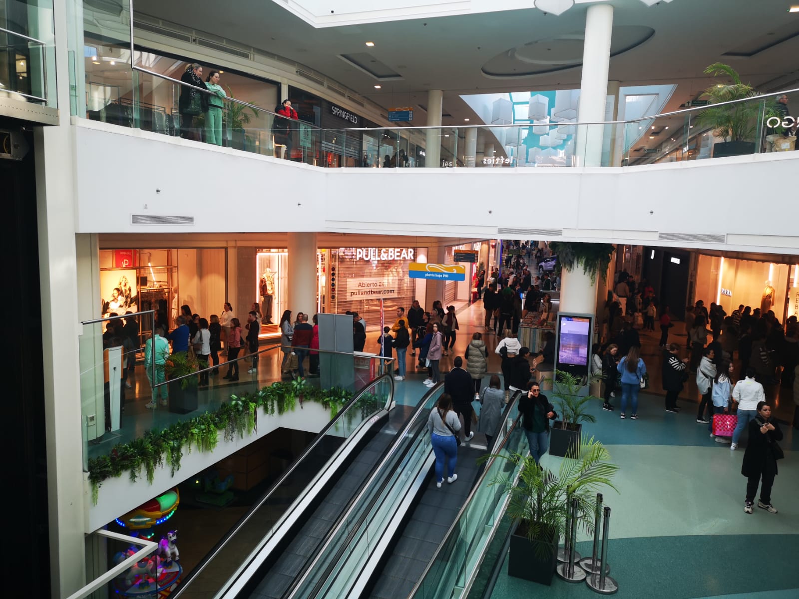 En esta imagen de archivo, el centro comercial Puerta Europa de Algeciras esta mañana de domingo, 7 de enero. Foto: M.S. Las grandes áreas comerciales del Campo de Gibraltar abren este domingo 12 de enero por las rebajas 