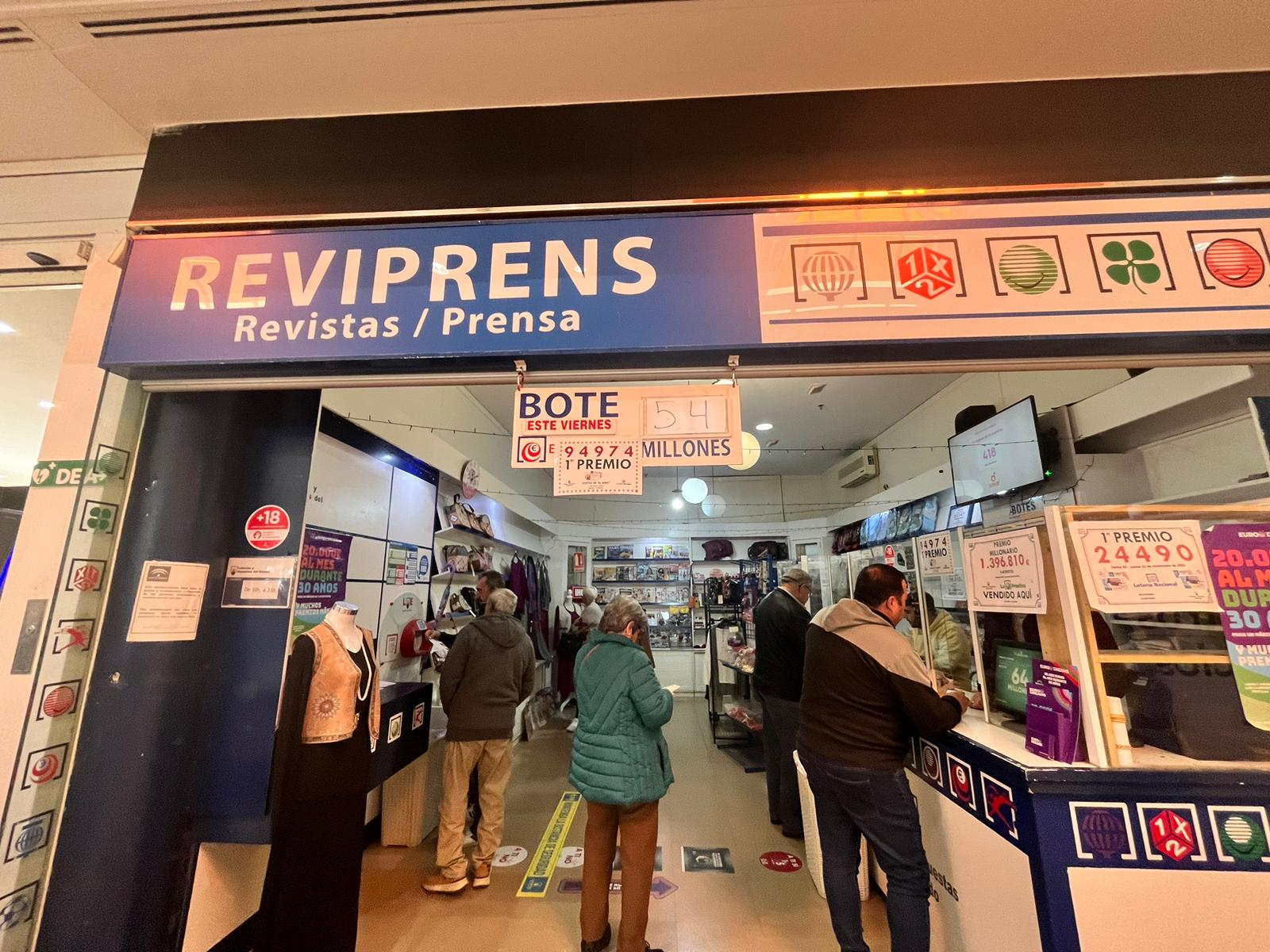 El Sorteo de 'El Niño' deja un primer premio en Algeciras. Administración del centro comercial Carrefour 'Las Palomas'. Foto: Francis Mena. 