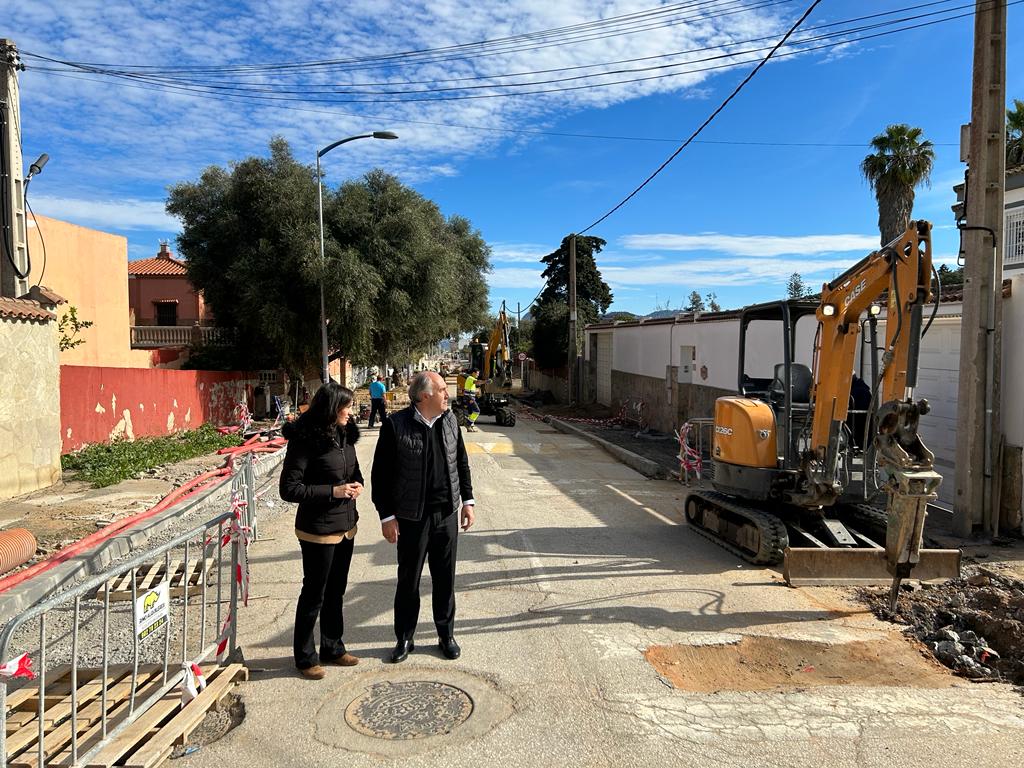 Landaluce y Rodríguez, durante su visita a la avenida Diputación.