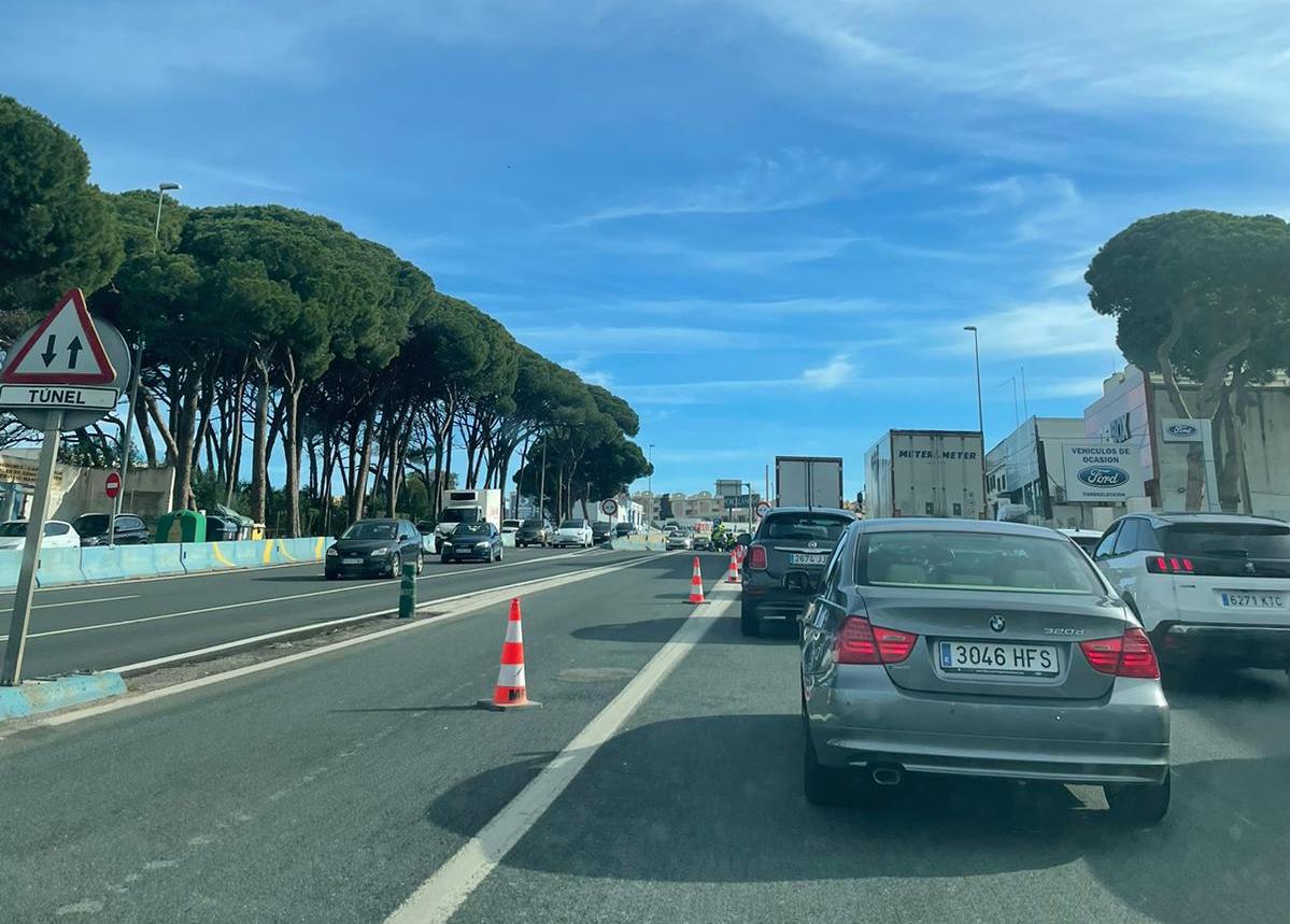 La avería de un camión obliga al cierre del túnel de Algeciras y colapsa la A7. Fotos: 8Directo. Imagen de archivo. Landaluce pide una mejora de la seguridad en el Acceso Norte de Algeciras ante los últimos accidentes
