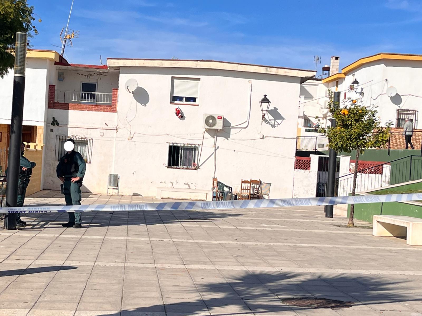 Cordón policial en la barriada de La Paz el día del asesinato de Salvi.