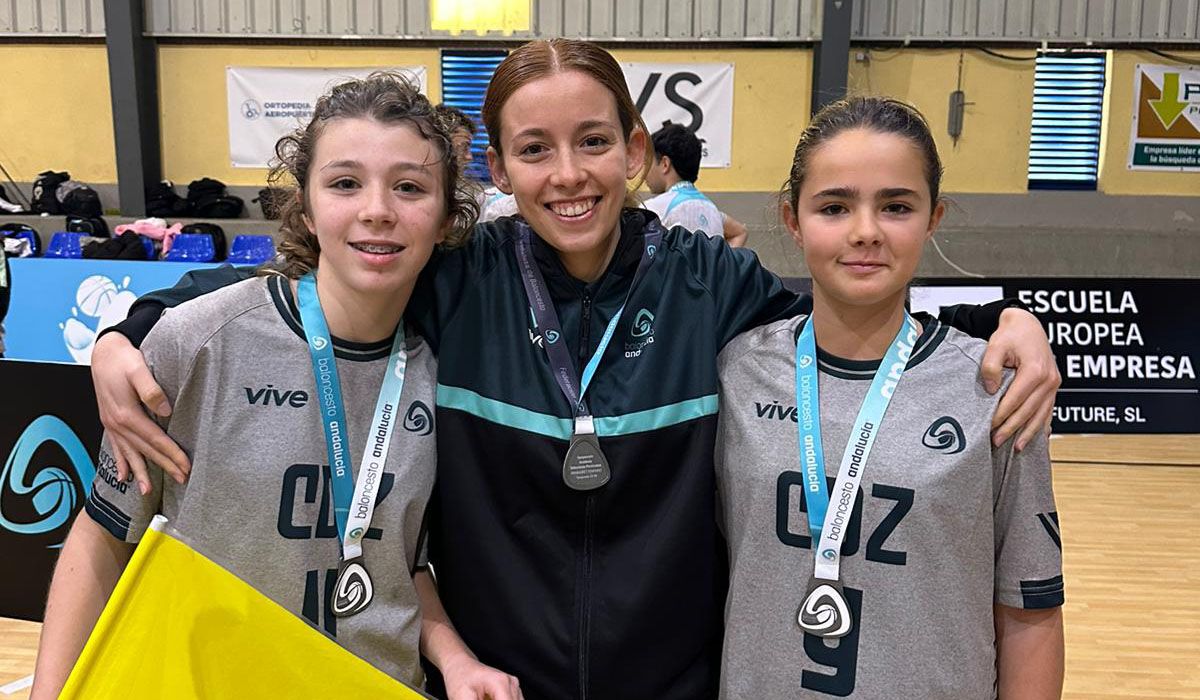 Natalia Tovar, María Vidal y Carlota Carrasco, las representantes de la ULB en el Andaluz de minibasket con la Gaditana