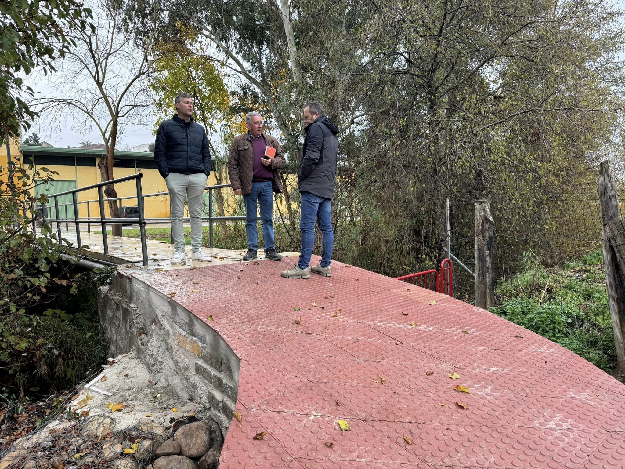 El Ayuntamiento de Jimena acomete con recursos propios la adecuación del puente de la Garganta de Diego Díaz