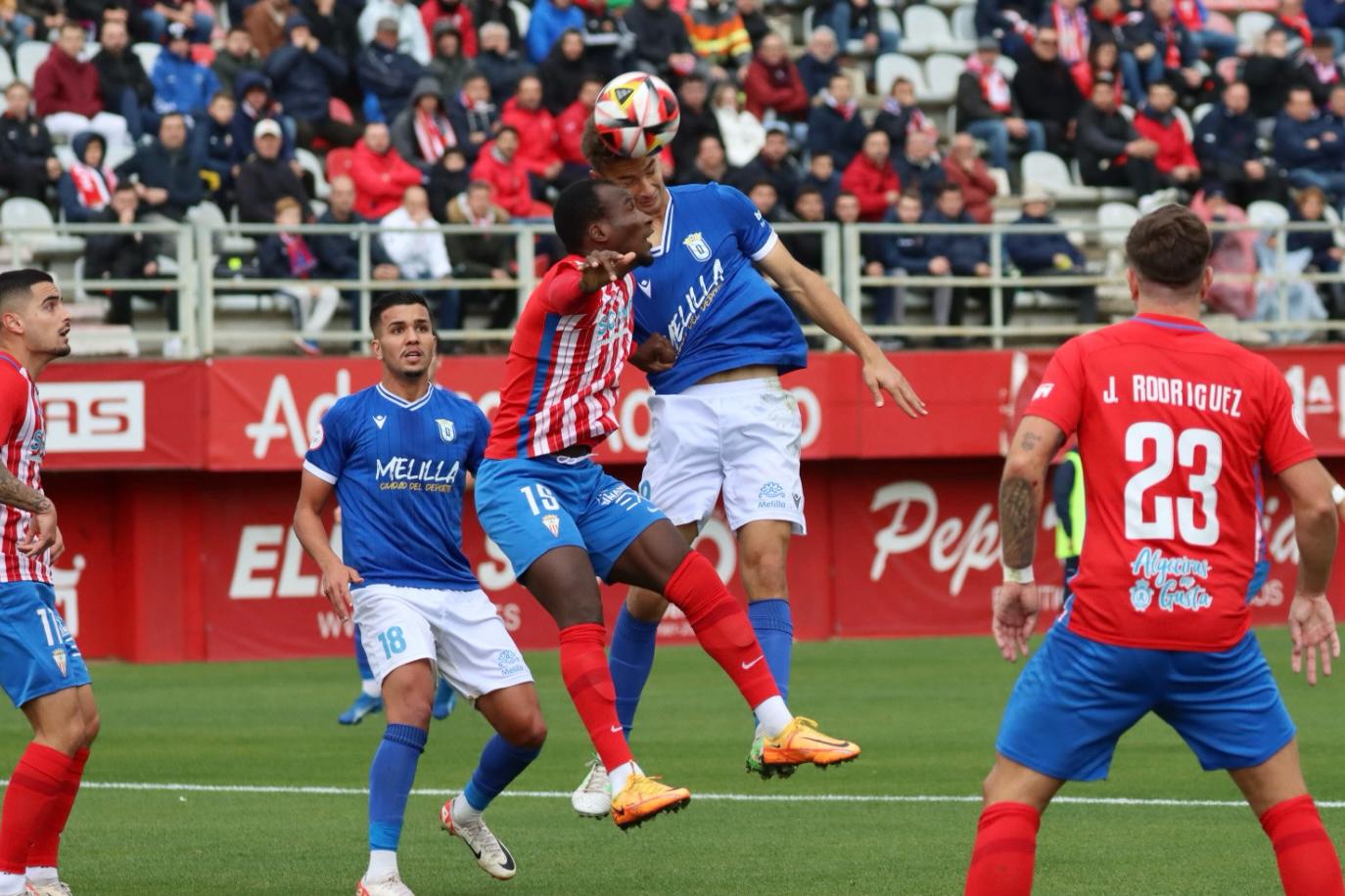 El Algeciras CF se impone a la UD Melilla y vuelve a ganar gracias a Javi... Montoya (1-0)