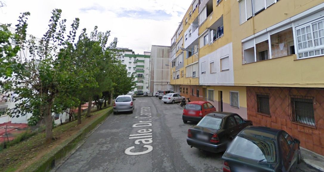 Dos personas apuñalan a un joven de 25 años en la barriada algecireña La Granja