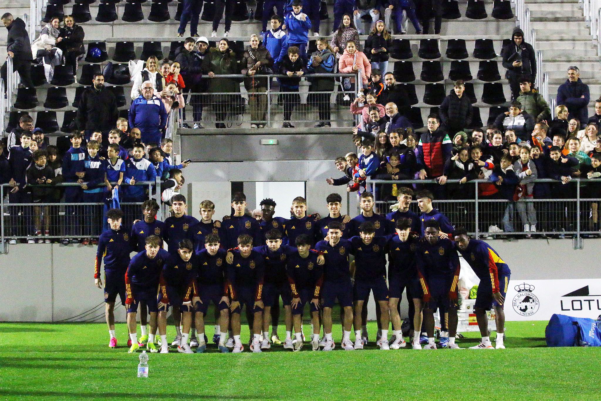 España Sub-17 llega a la comarca para dos partidos amistosos y entrena... en La Línea/Foto: @RBL1912