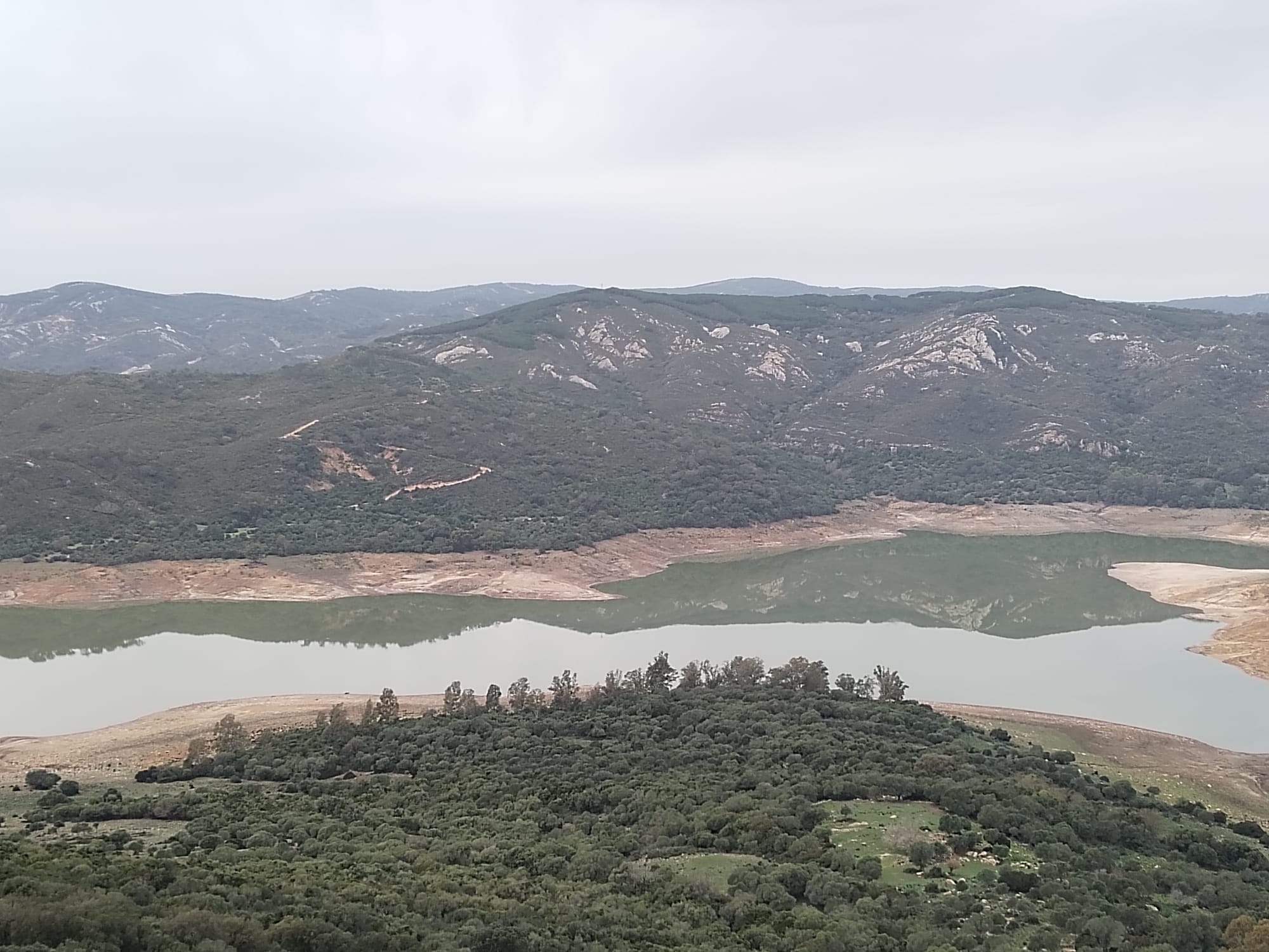 Pantano de Guadarranque. Los municipios de la comarca se enfrentan a "duras sanciones" si no cumplen el límite de consumo de agua