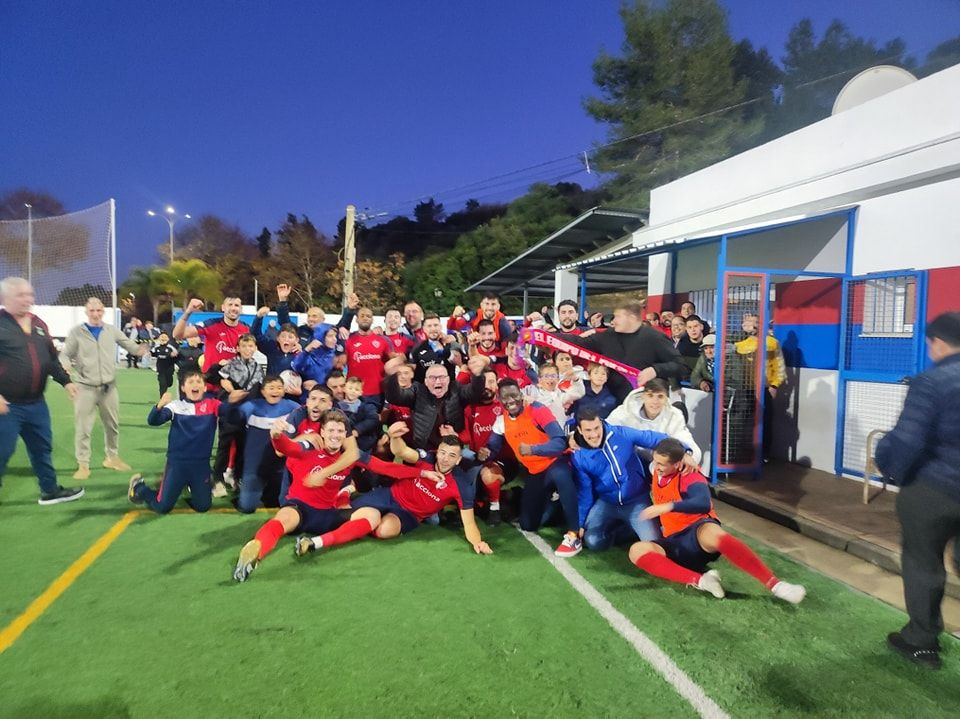 El CD Guadiaro se 'carga' al líder en el 96' y se mete en la lucha por el 'play-off' (2-1)