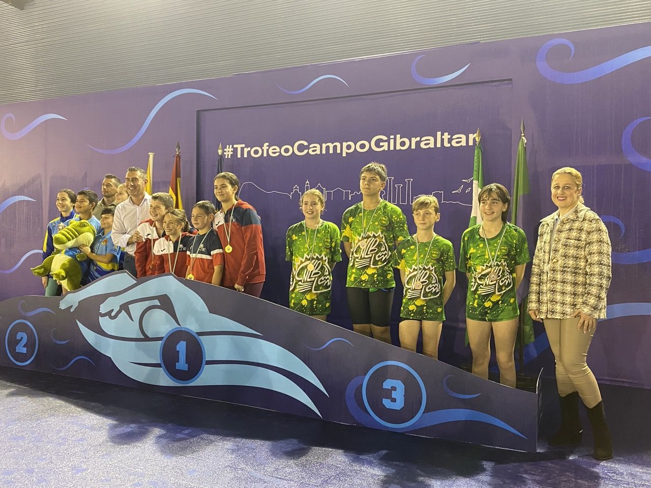 El CN Los Barrios brilla en casa con 32 medallas, doce de oro, en el IV Trofeo 'Campo de Gibraltar'