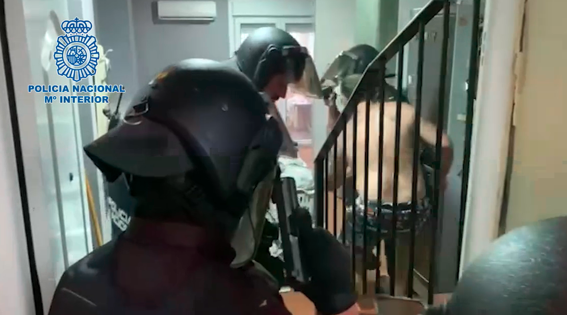 Imágenes del arresto de uno de los miembros del clan.