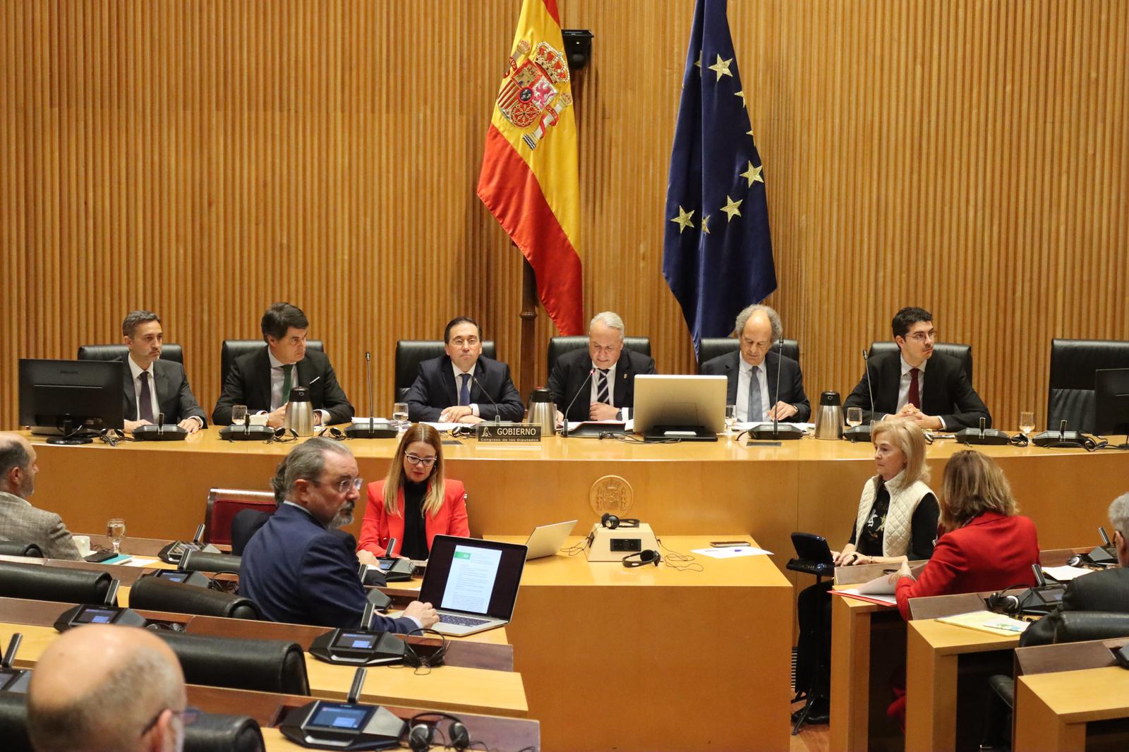 España, "preparada" para firmar un acuerdo sobre Gibraltar que incluye la eliminación de la Verja y el uso conjunto del aeropuerto