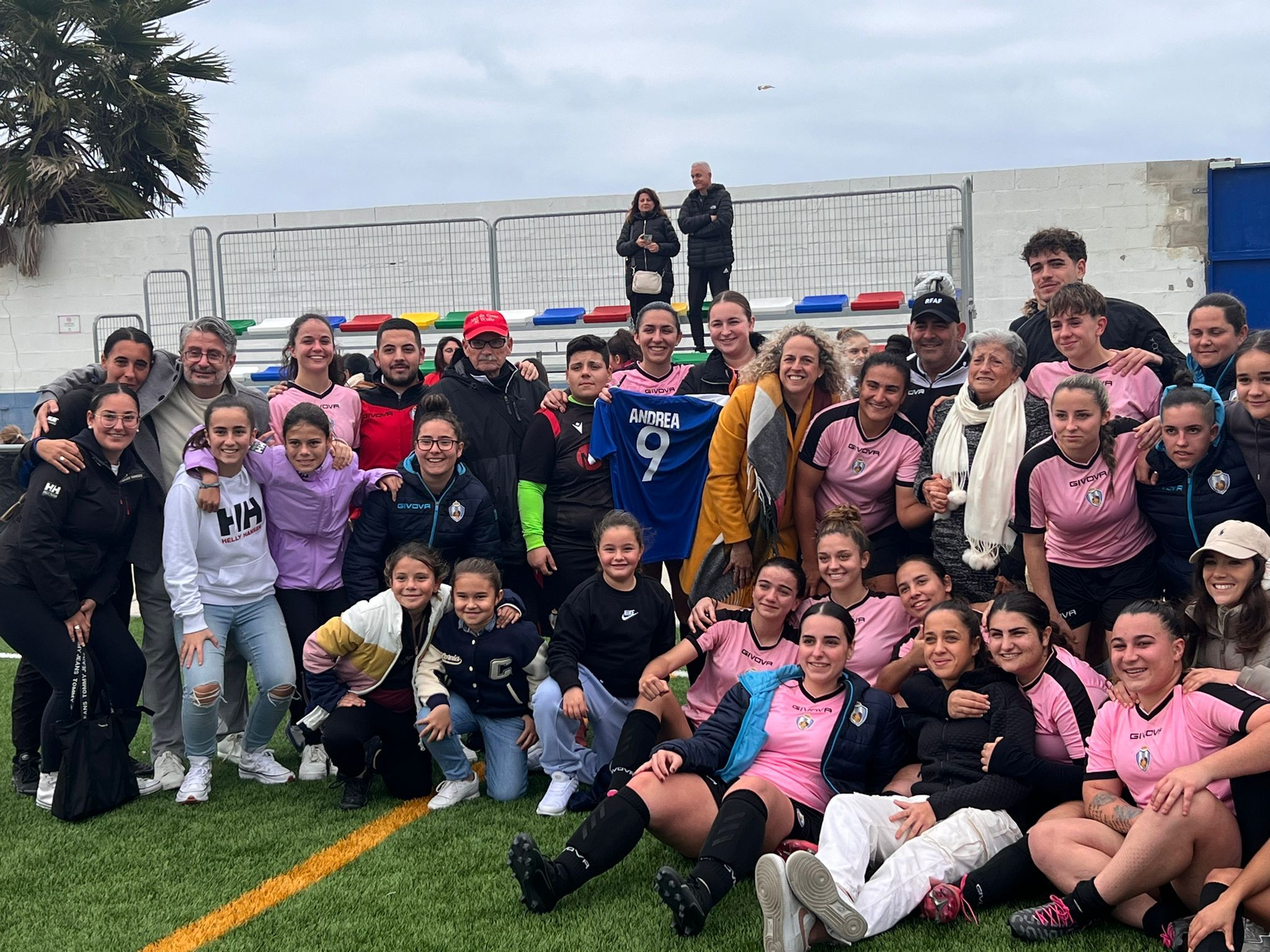El Linense FC Bolivia golea (6-3) al CD Juventud Chiclana en un día de despedidas