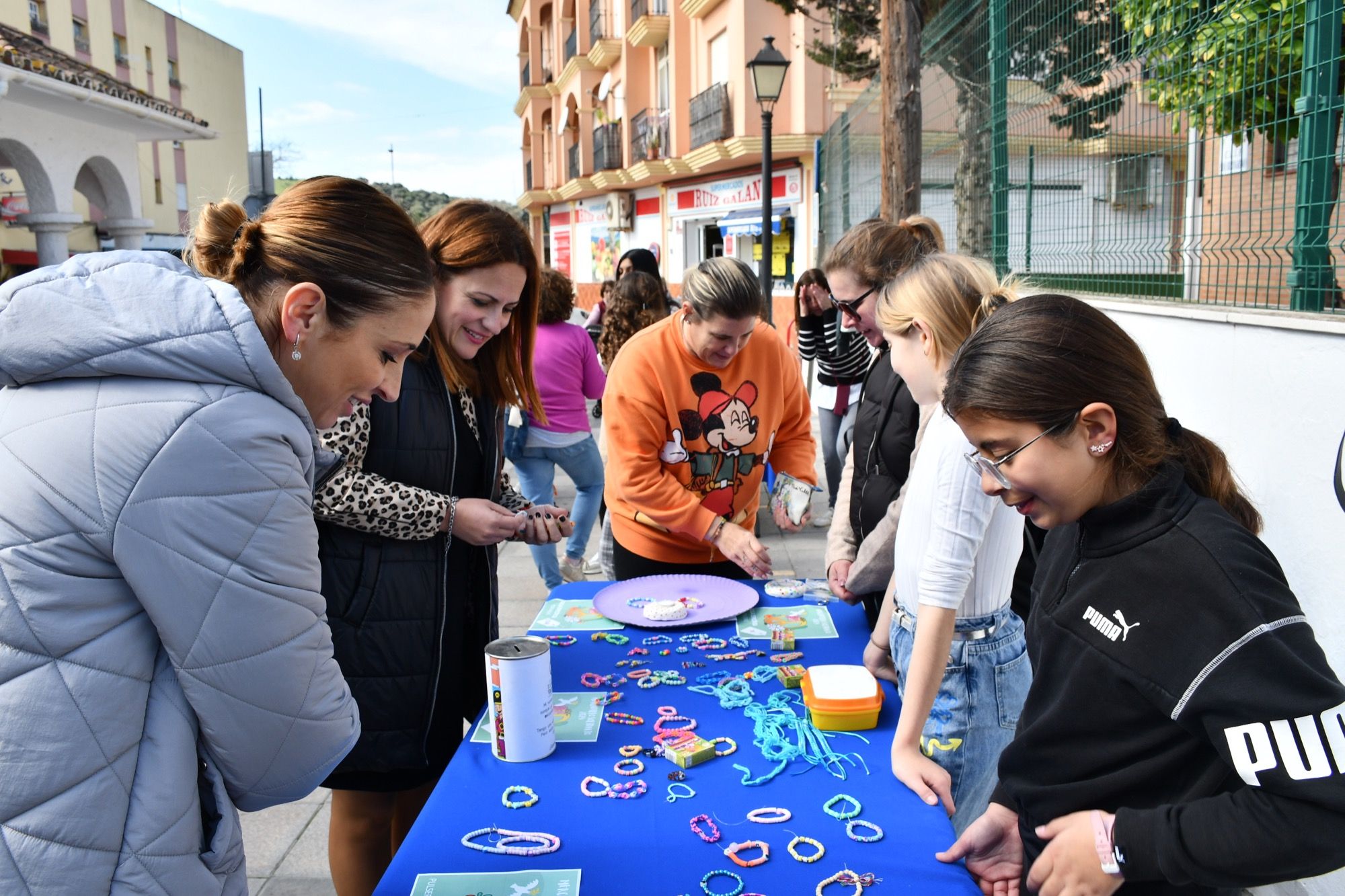 El colegio San Bernardo celebra su Mercadillo Solidario a beneficio de Valentina