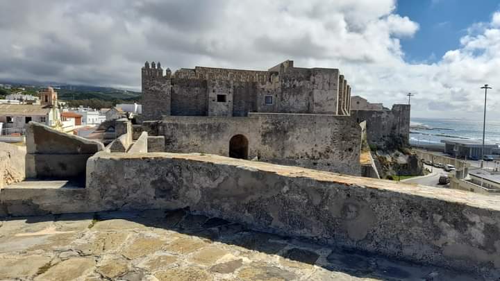 El Castillo de Guzmán el Bueno. Imagen de archivo. Tarifa aplaza la función de teatro en el Castillo al sábado 2 de noviembre