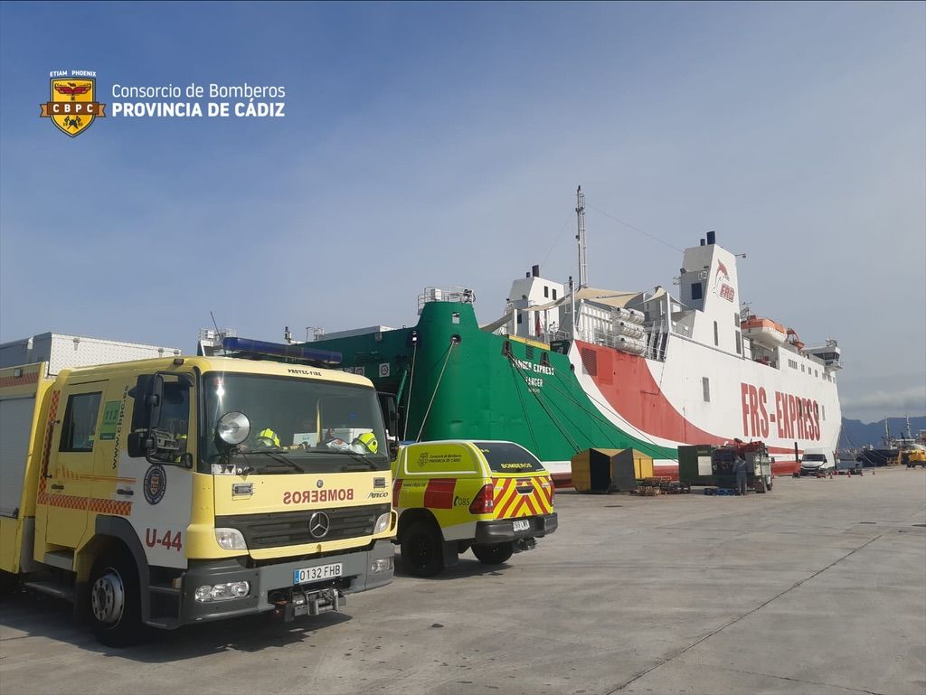 Bomberos del Consorcio Provincial conocen las instalaciones de los buques de DFRS.