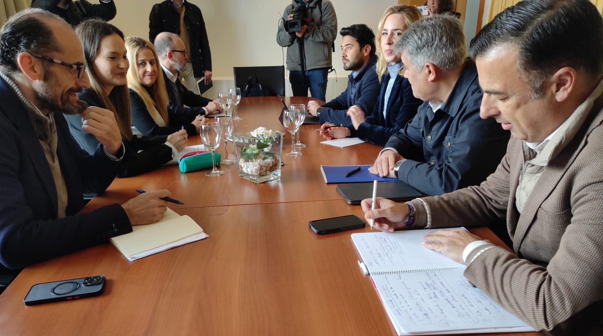 El PP se compromete a dar a Los Barrios medio millón a través de Diputación como primer paso para salvar el pacto. Reunión, este jueves, del comité de seguimiento del pacto. Foto: S.D. / 8Directo.