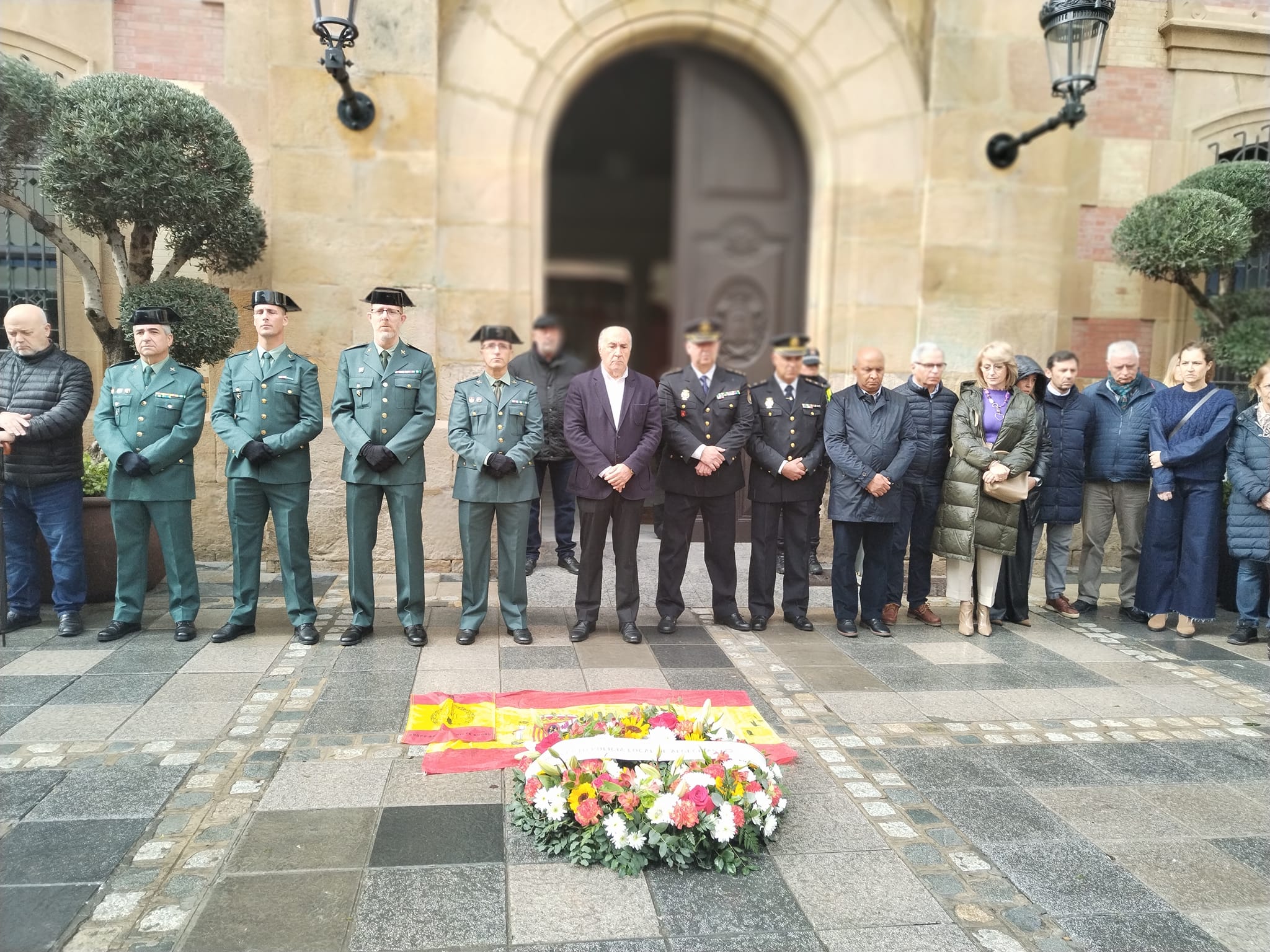 Algeciras guarda silencio por los dos guardias civiles fallecidos en Barbate, hace un año.